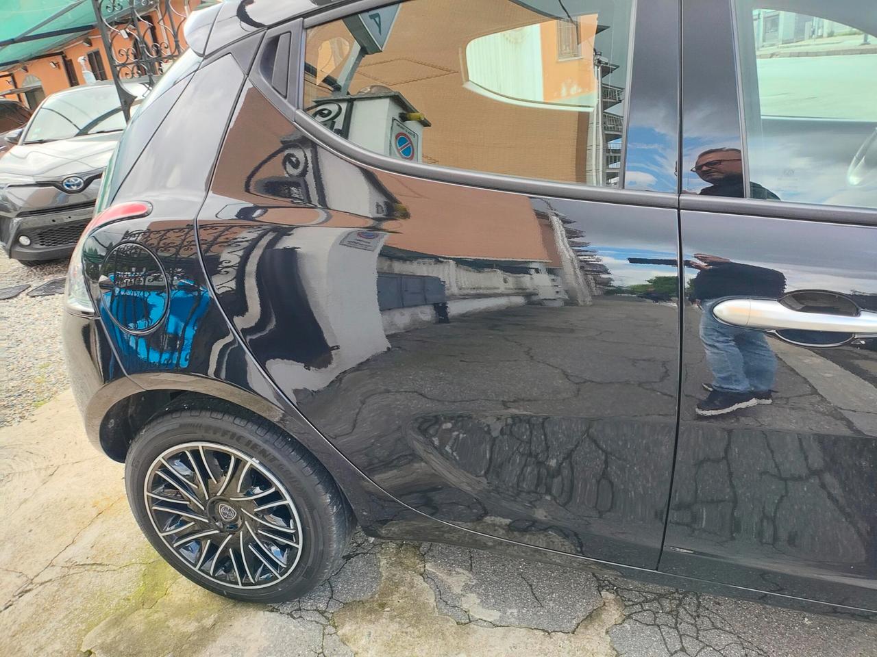 LANCIA YPSILON 1.0 HYBRID -2023