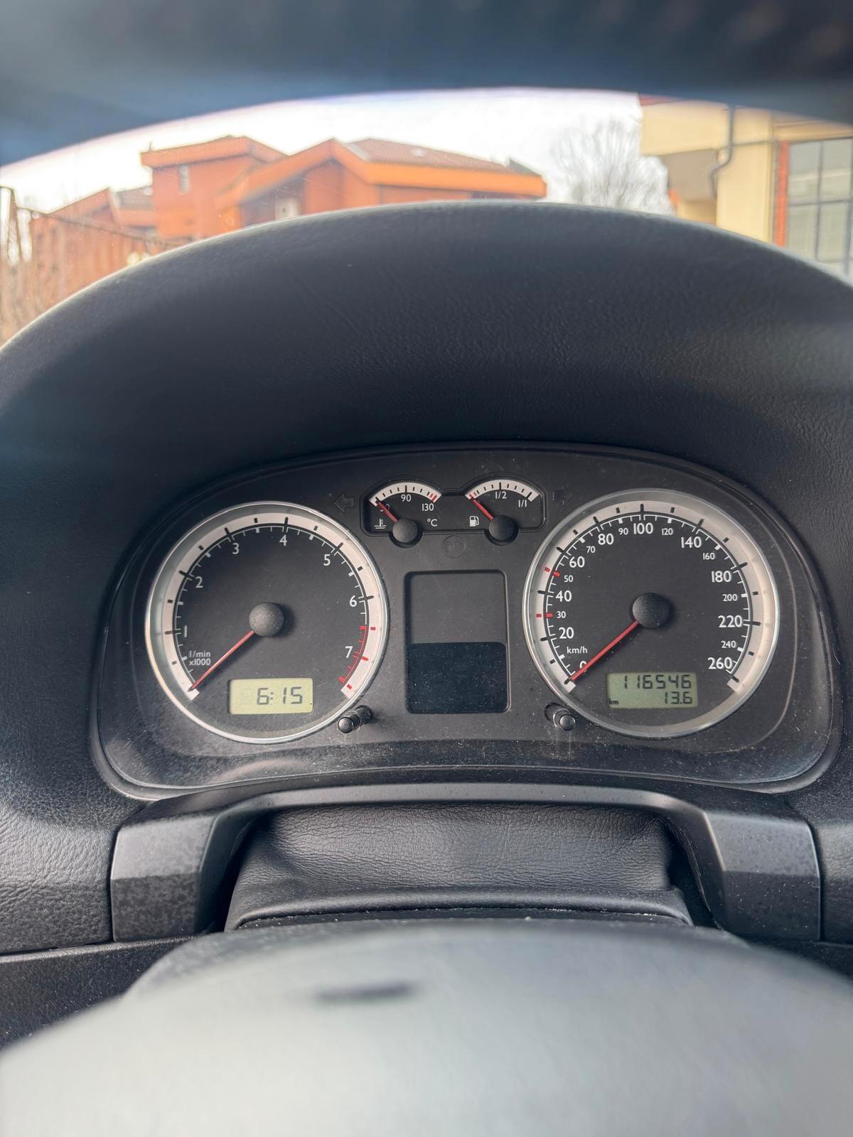 Volkswagen Golf 1.4 16V cat 5 porte