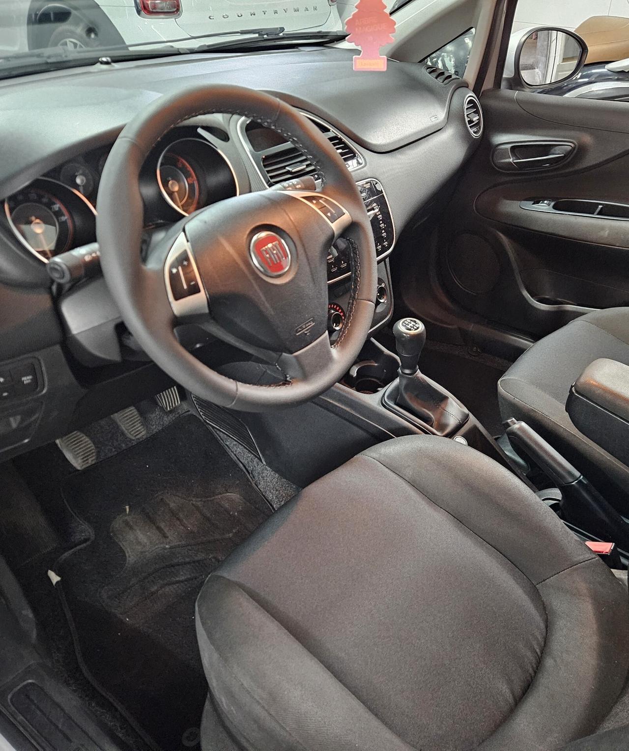 FIAT PUNTO STREET 1.3 M-JET 2016 CON 126.000KM