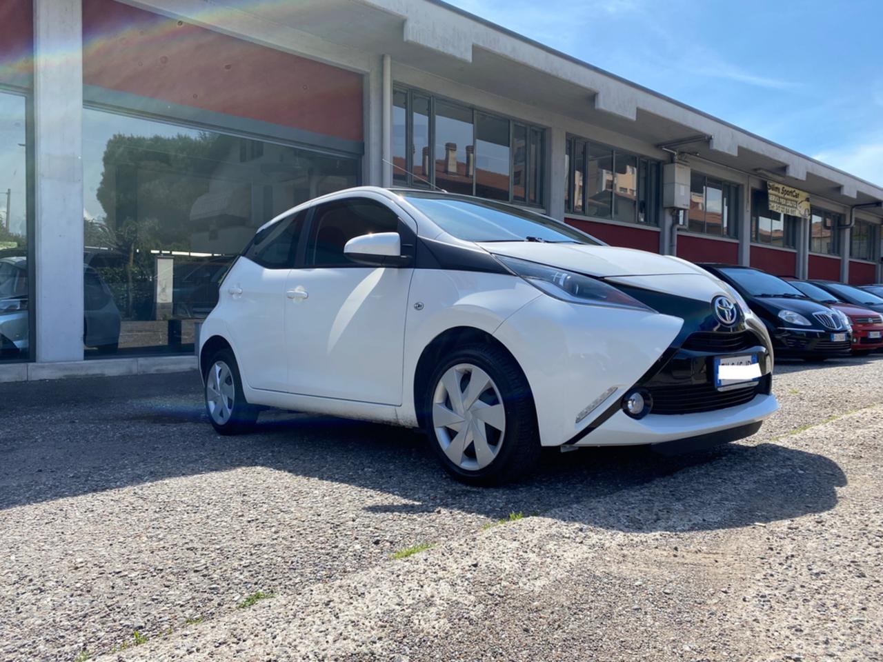 Toyota Aygo 1.0 VVT-i 69 CV 5 porte x-play
