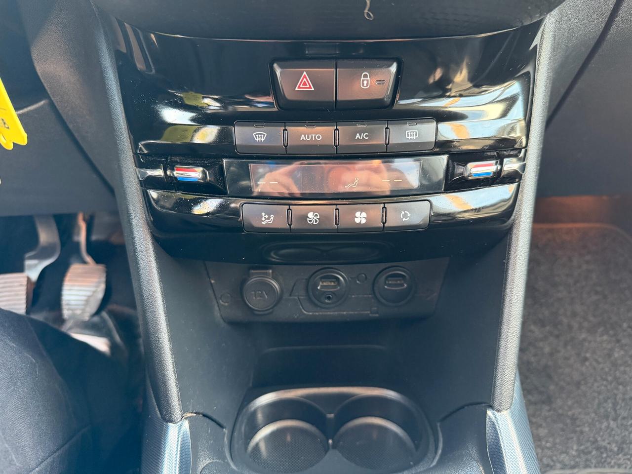 PEUGEOT 2008 ANNO 2014 1.2 BENZINA 82 CV