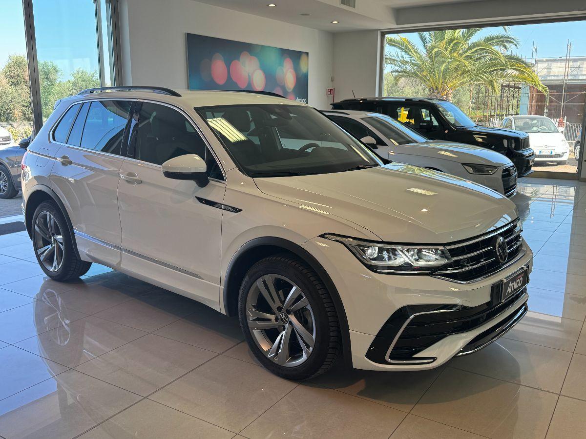 VOLKSWAGEN Tiguan 2.0 TDI DSG R-Line Luci ambient/Retroc