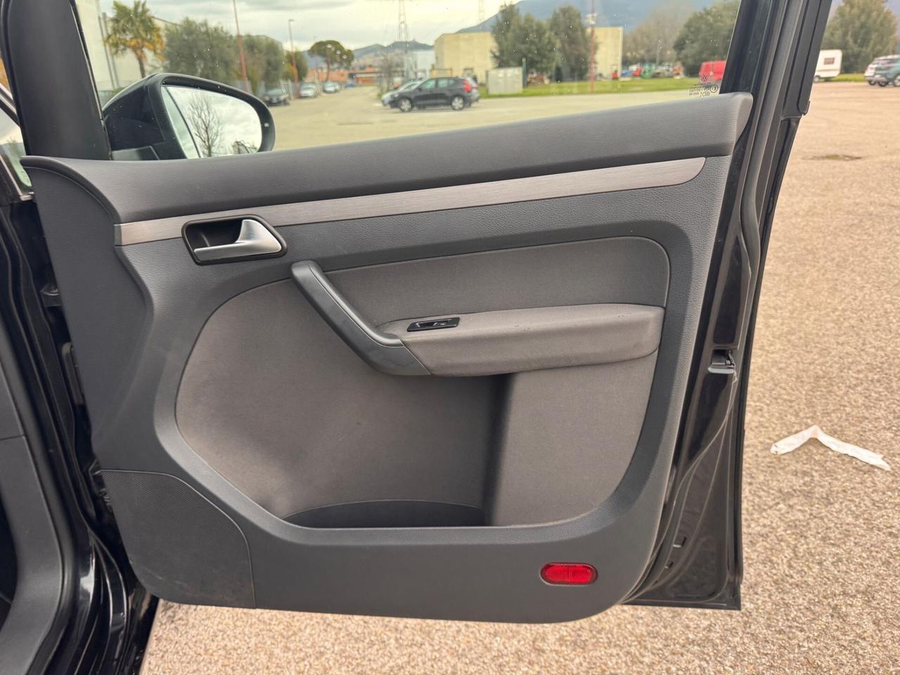 Volkswagen Touran Business 1.4 Highline EcoFuel 7 posti