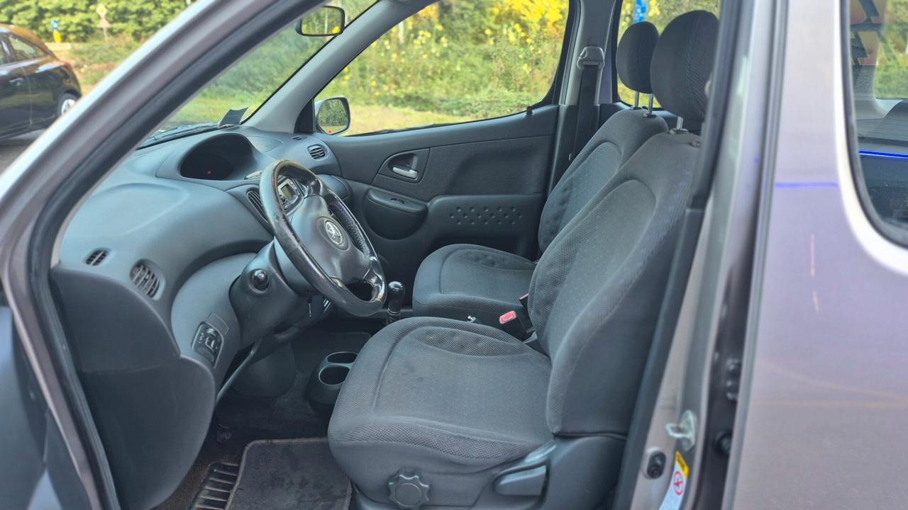 Toyota Yaris Verso 1.3i 16V cat Sol '03