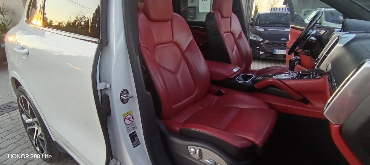 Porsche Cayenne 3.0 Platinum Edition gancio traino