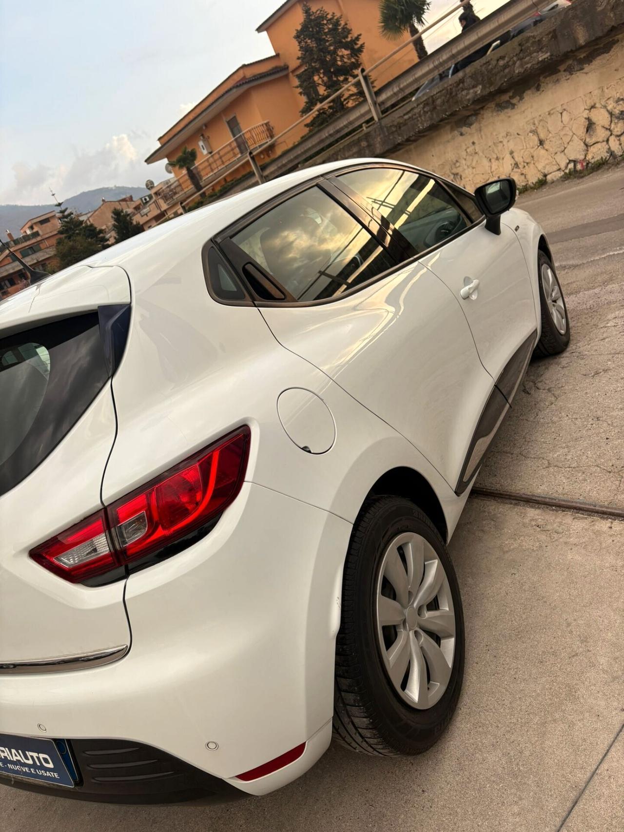 Renault Clio TCe 12V 75 CV 5 porte Moschino Life