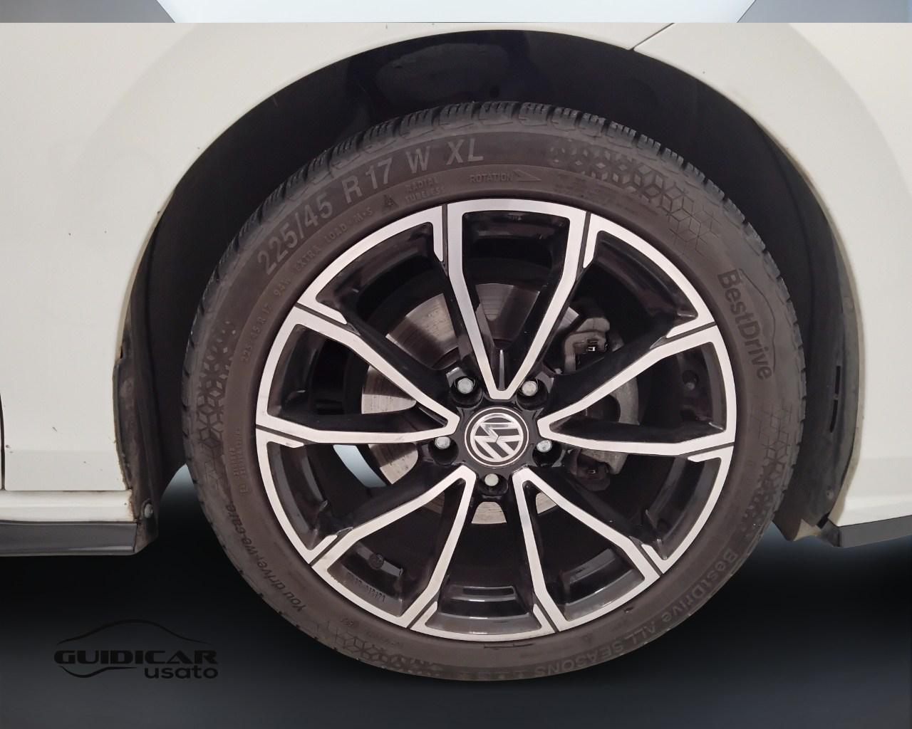 VOLKSWAGEN Golf VIII 2020 - Golf 1.5 etsi evo R-Line 130cv dsg