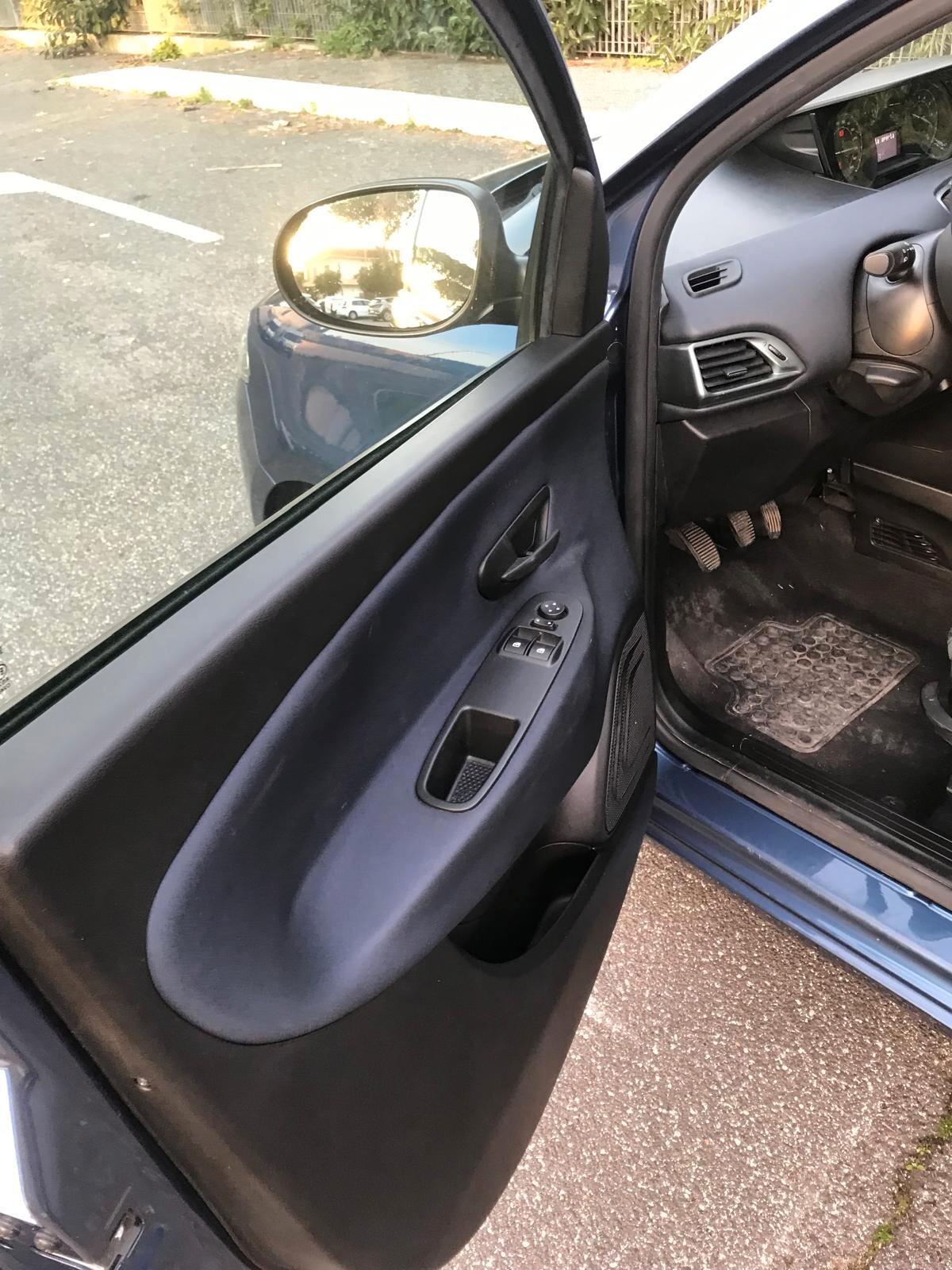 Lancia Ypsilon 1.0 FireFly 5 porte S&S Hybrid Gold