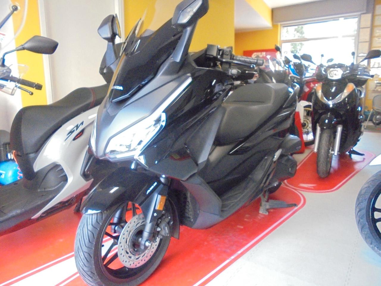 Honda Forza 350 ABS + TCS