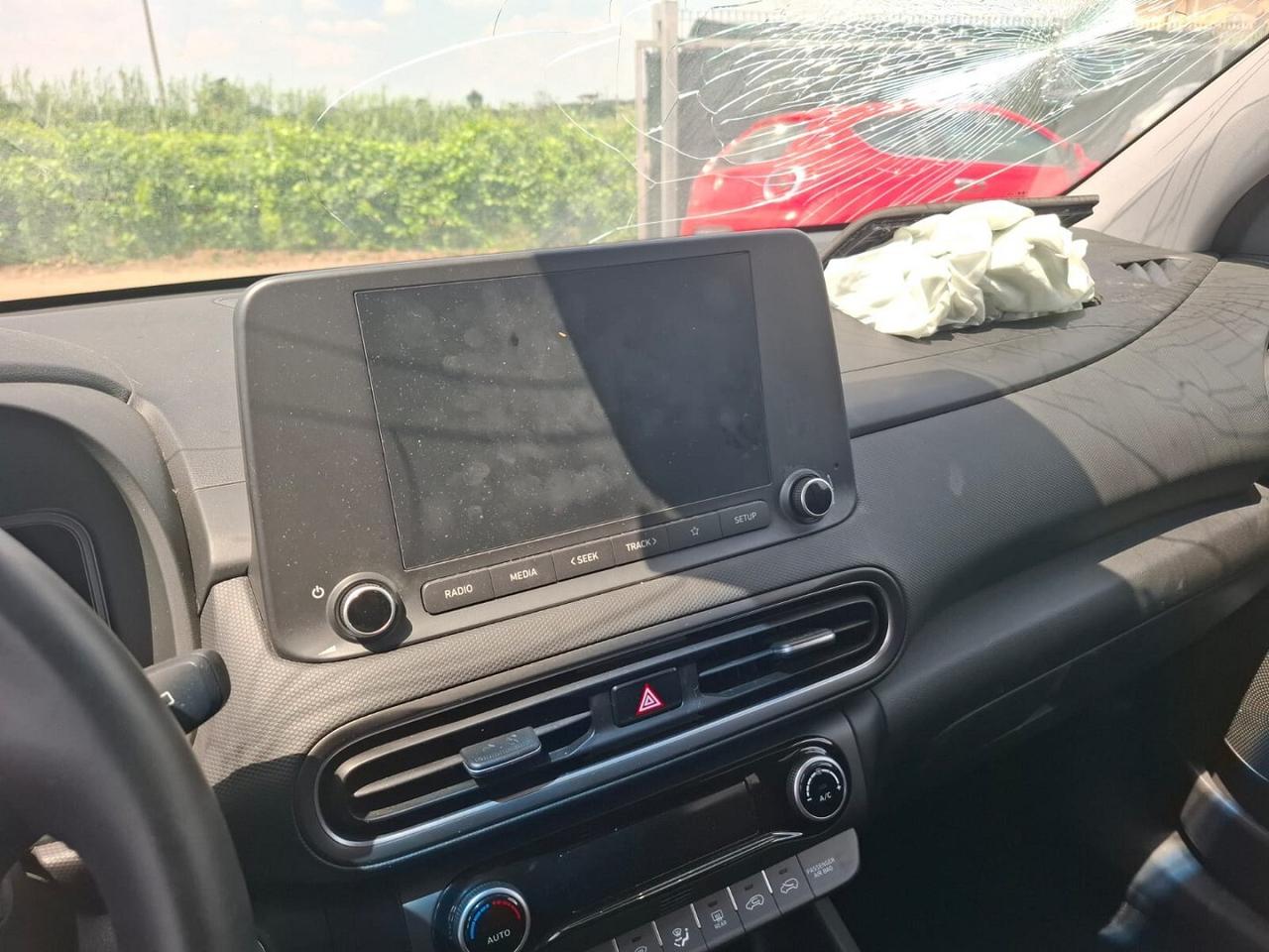 HYUNDAI KONA 2022 IBRIDA SINISTRATA