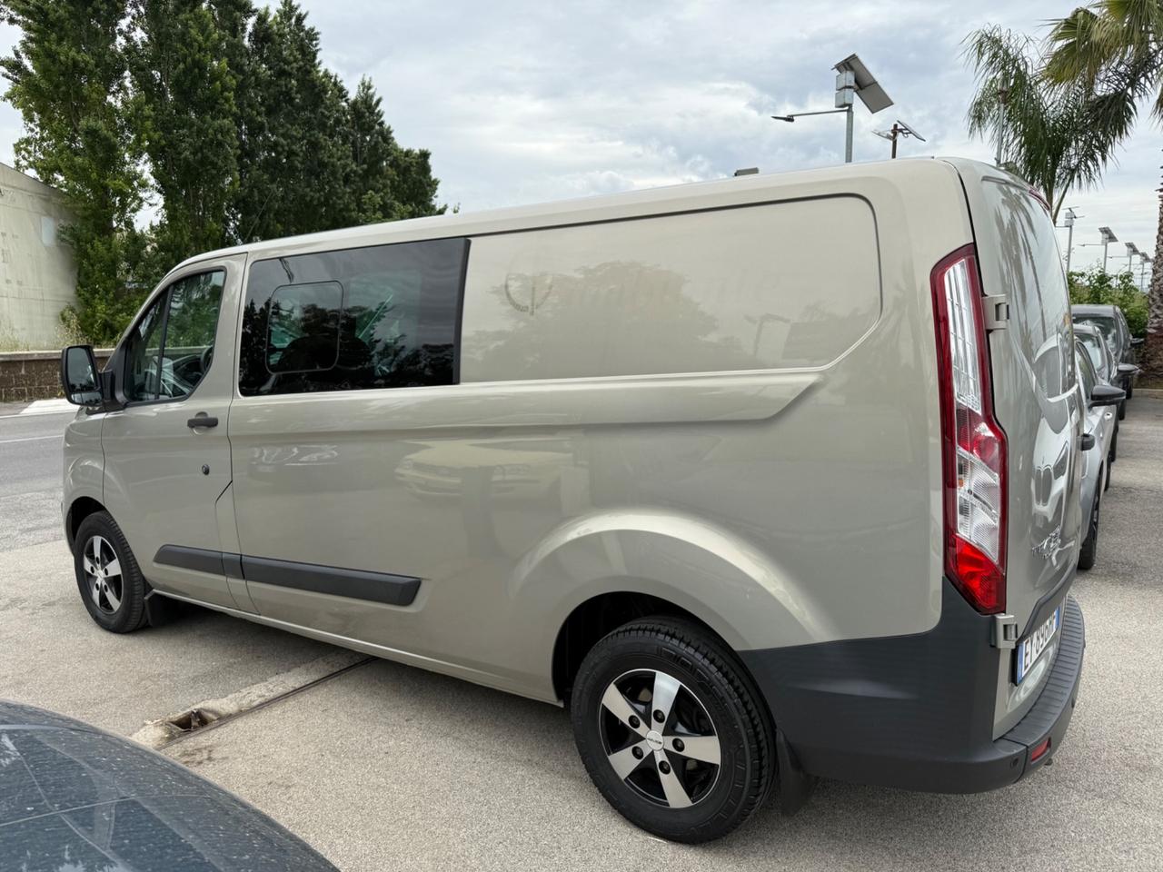 Ford Transit Custom 2.2 Diesel 6 posti passo lungo