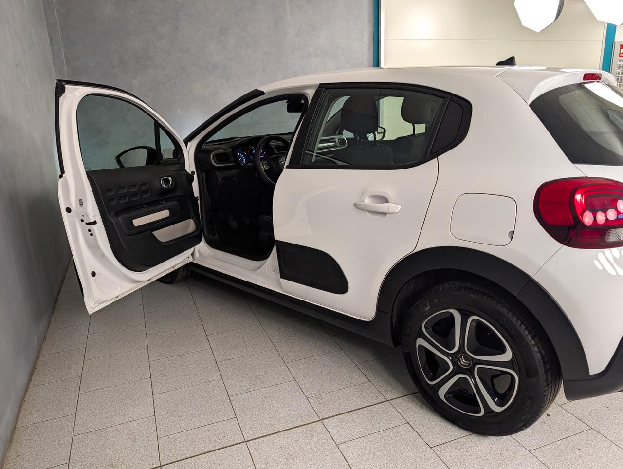 Citroen C3 1.2 puretech 83cv Shine Max