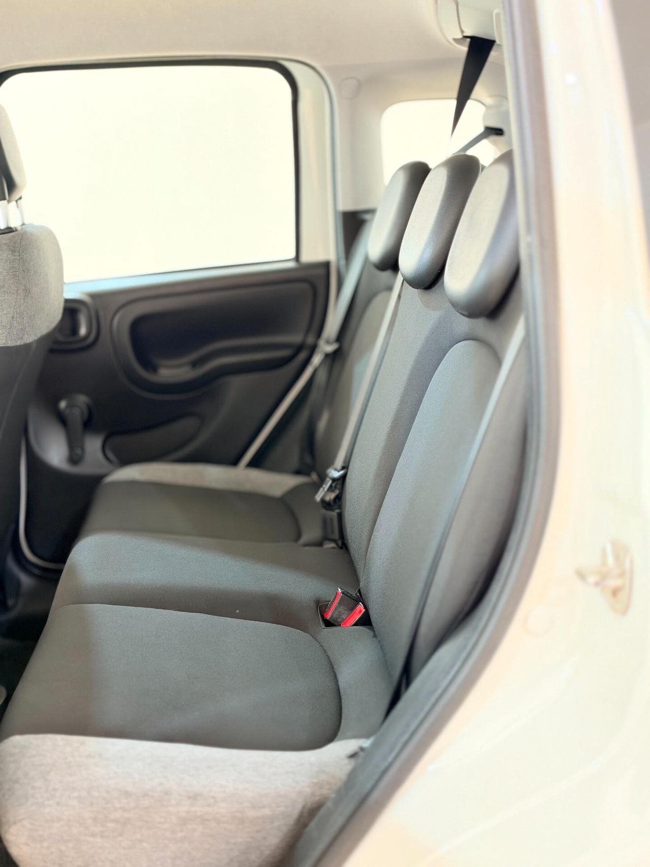 Fiat Panda 1.0 hybrid Easy Connect s adatta per NEO PATENTATI,BLUETOOTH,COMANDI AL VOLANTE,USB,SENSORI DI PARCH