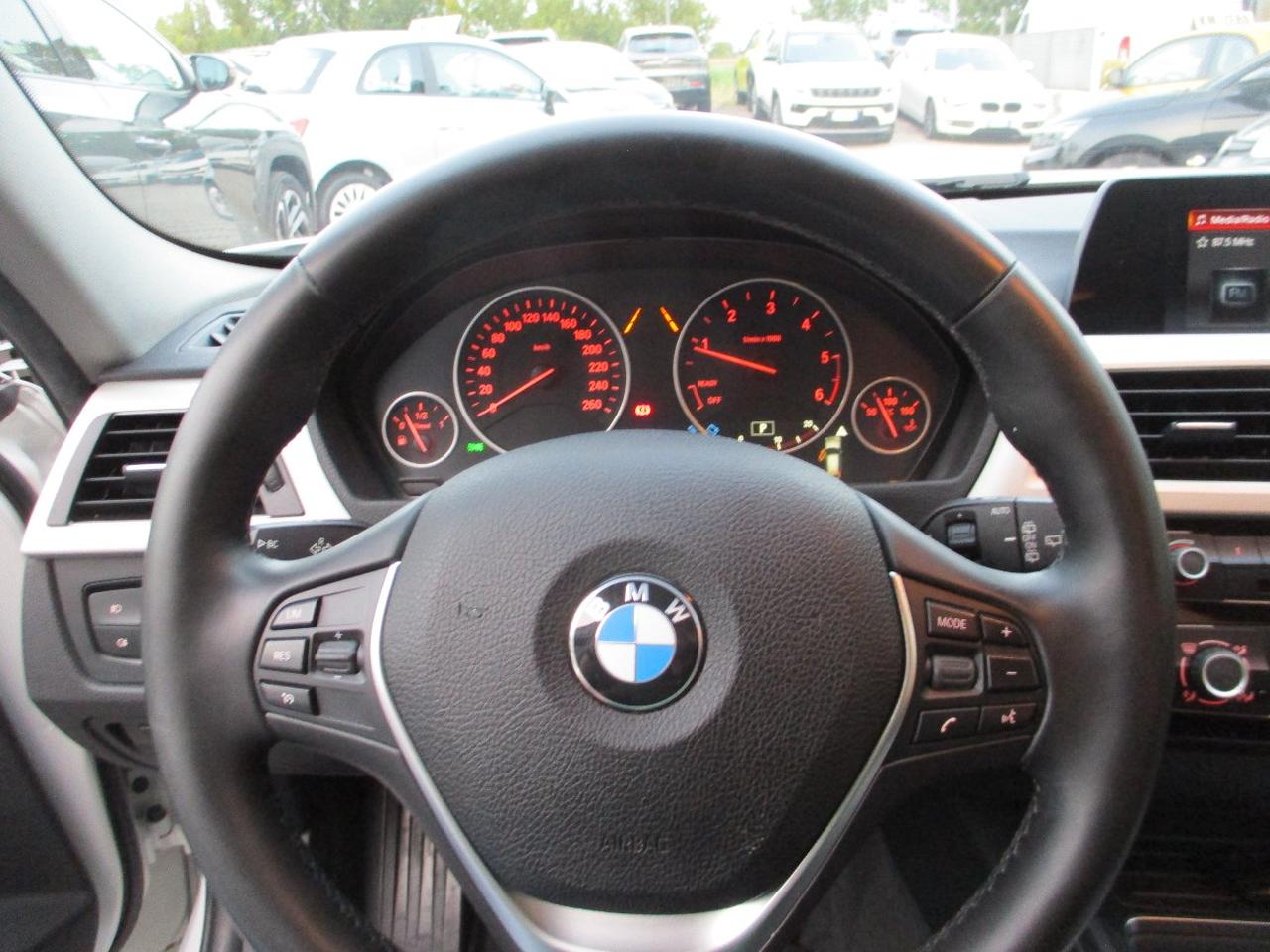 BMW 320 d Touring xdrive Luxury auto CarPlay/LED/Navi