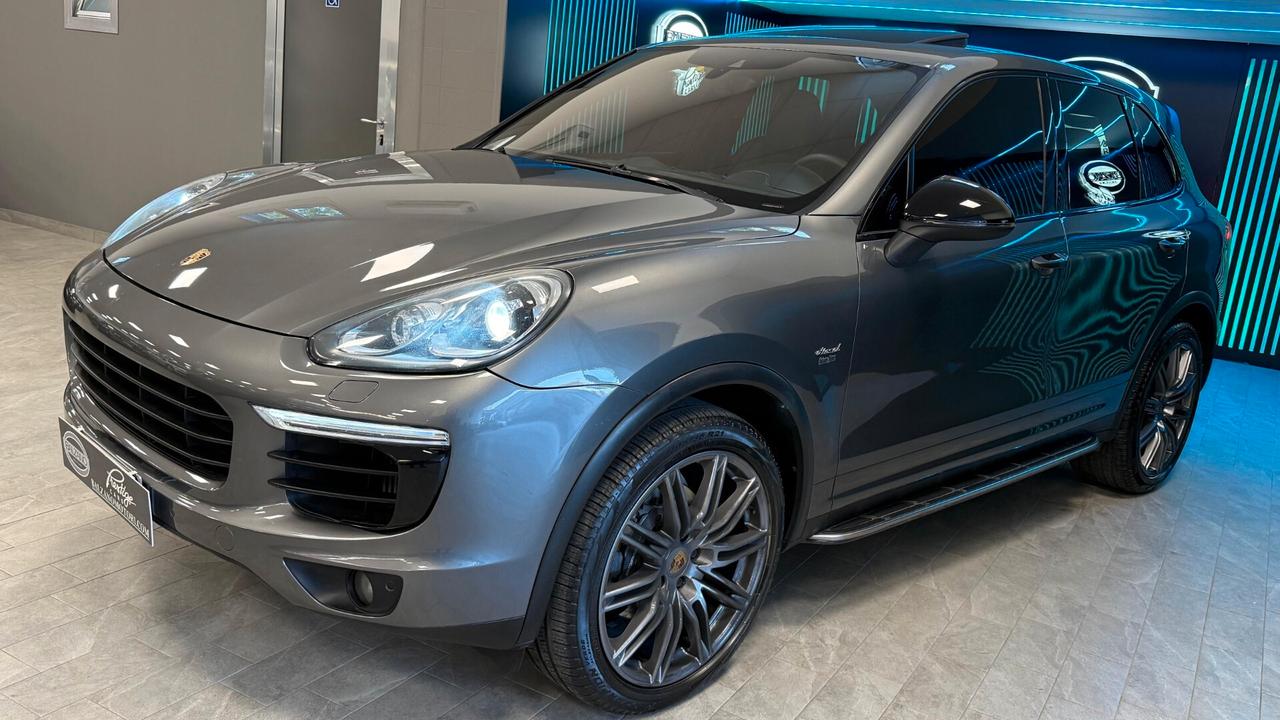 PORSCHE CAYENNE 3.0 DIESEL PLATINUM EDITION 2015