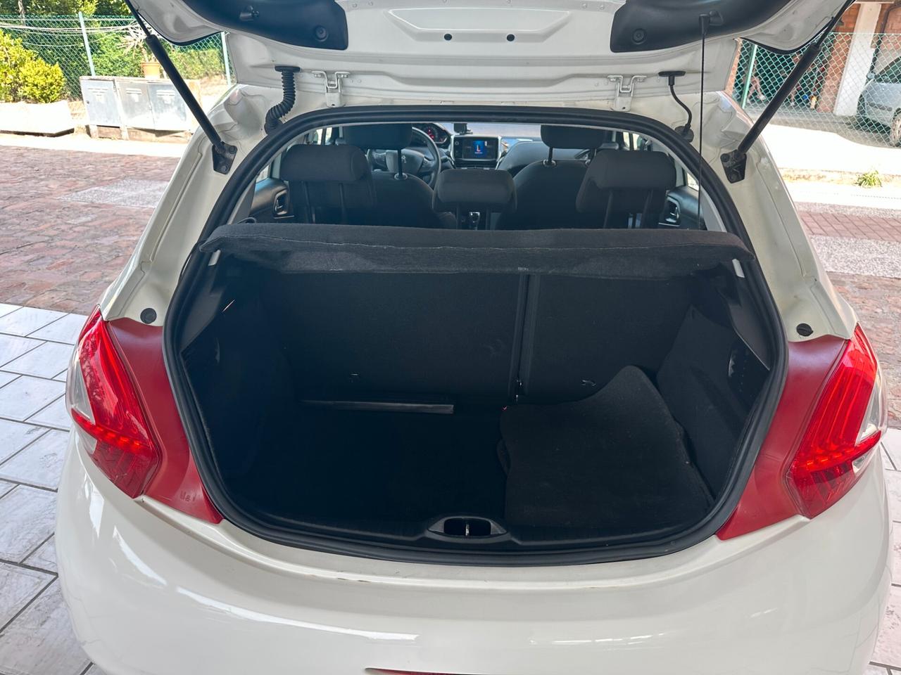 Peugeot 208 1.2 VTi 82 CV (12 RATE)