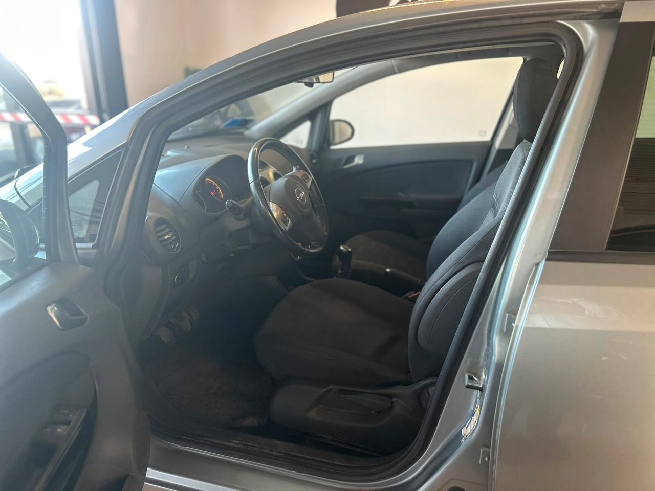 Opel Corsa 1.2 5 porte Cosmo