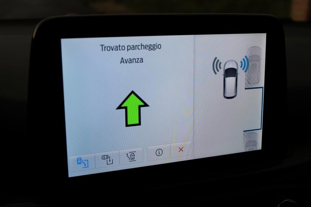 FORD Focus berlina ST-Line 1.5 dCi 120cv Aut. *LED