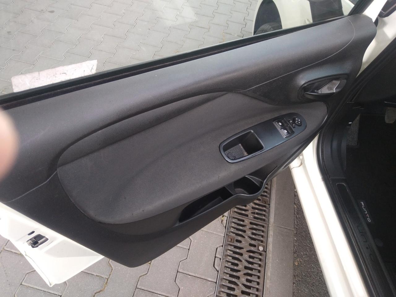 Fiat Punto 1.4 8V 77cv 5 porte Natural Power Street x neopatentati