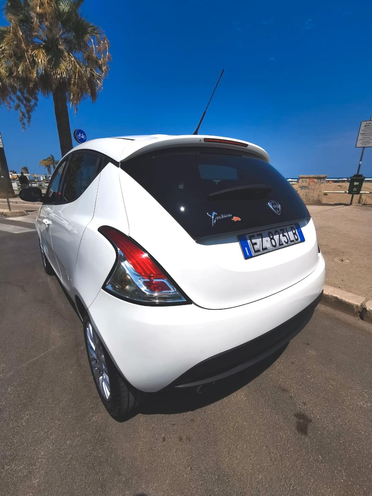 Lancia Ypsilon 1.3 MJT 16V 95 CV 5P. Gold - 2015