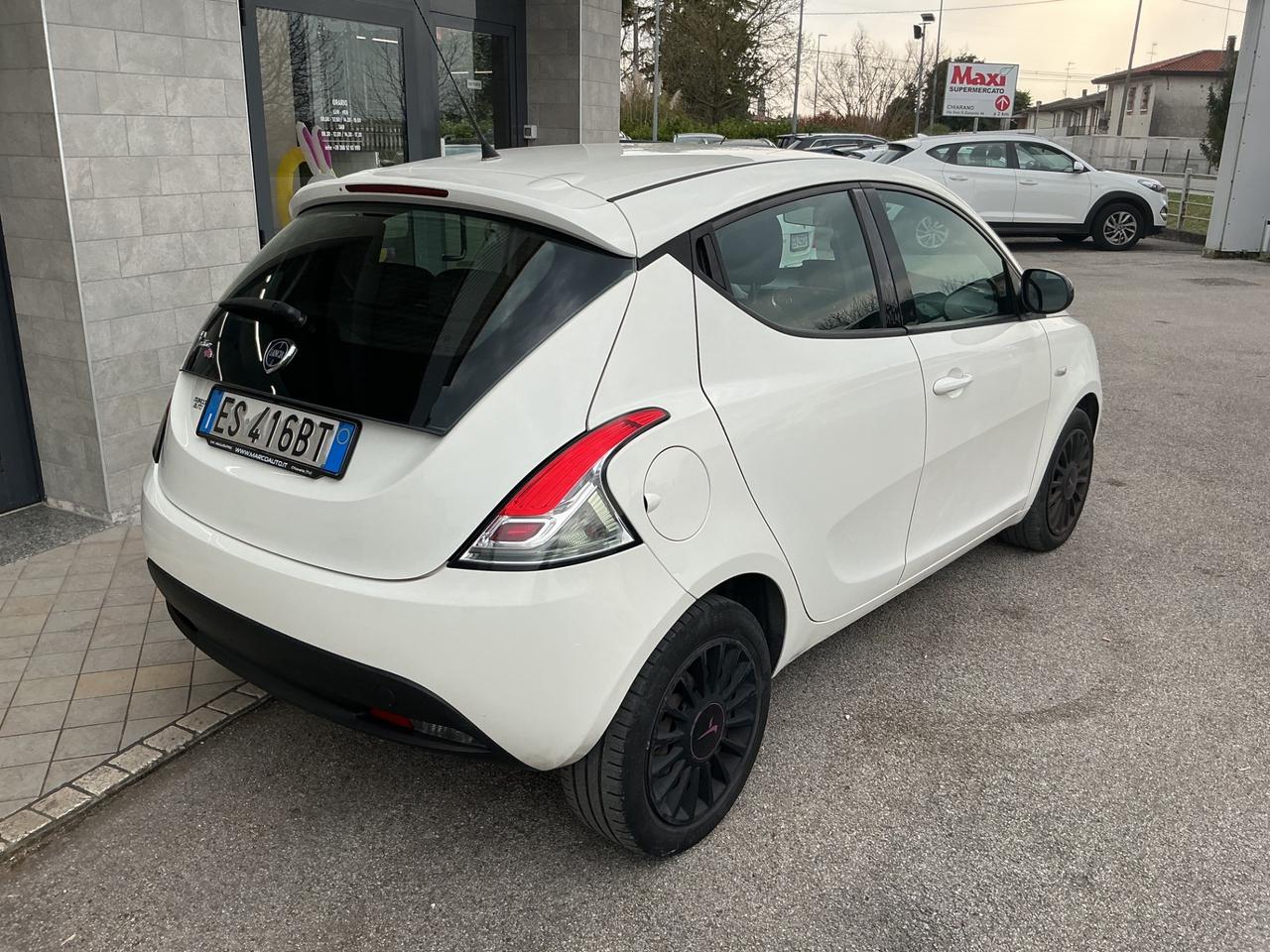 Lancia Ypsilon 1.2 benzina Neopatentati