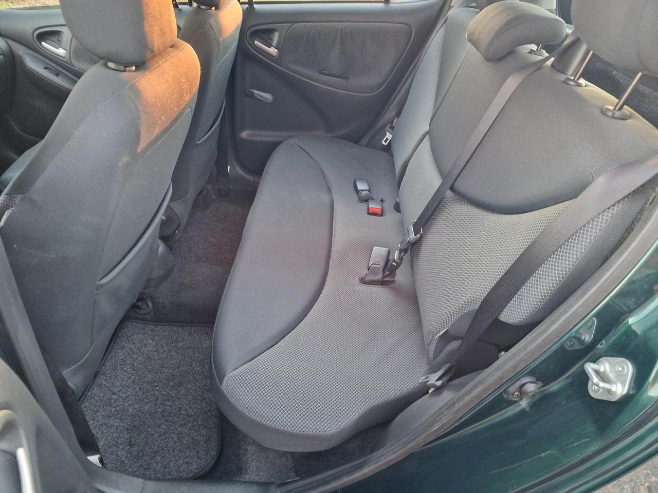 Toyota Yaris 1.0i 16V 5p