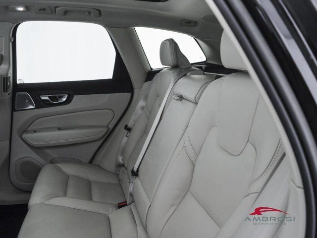 VOLVO XC60 B5 AWD automatico Ultimate Dark