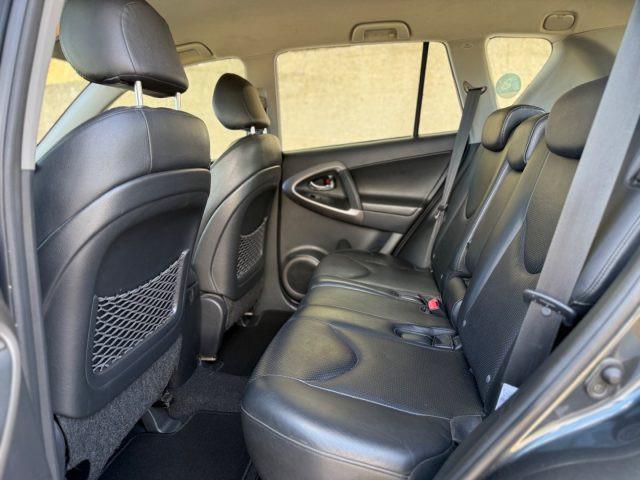 TOYOTA RAV 4 RAV4 2.2 D-4D Luxury CON GANCIO TRAINO