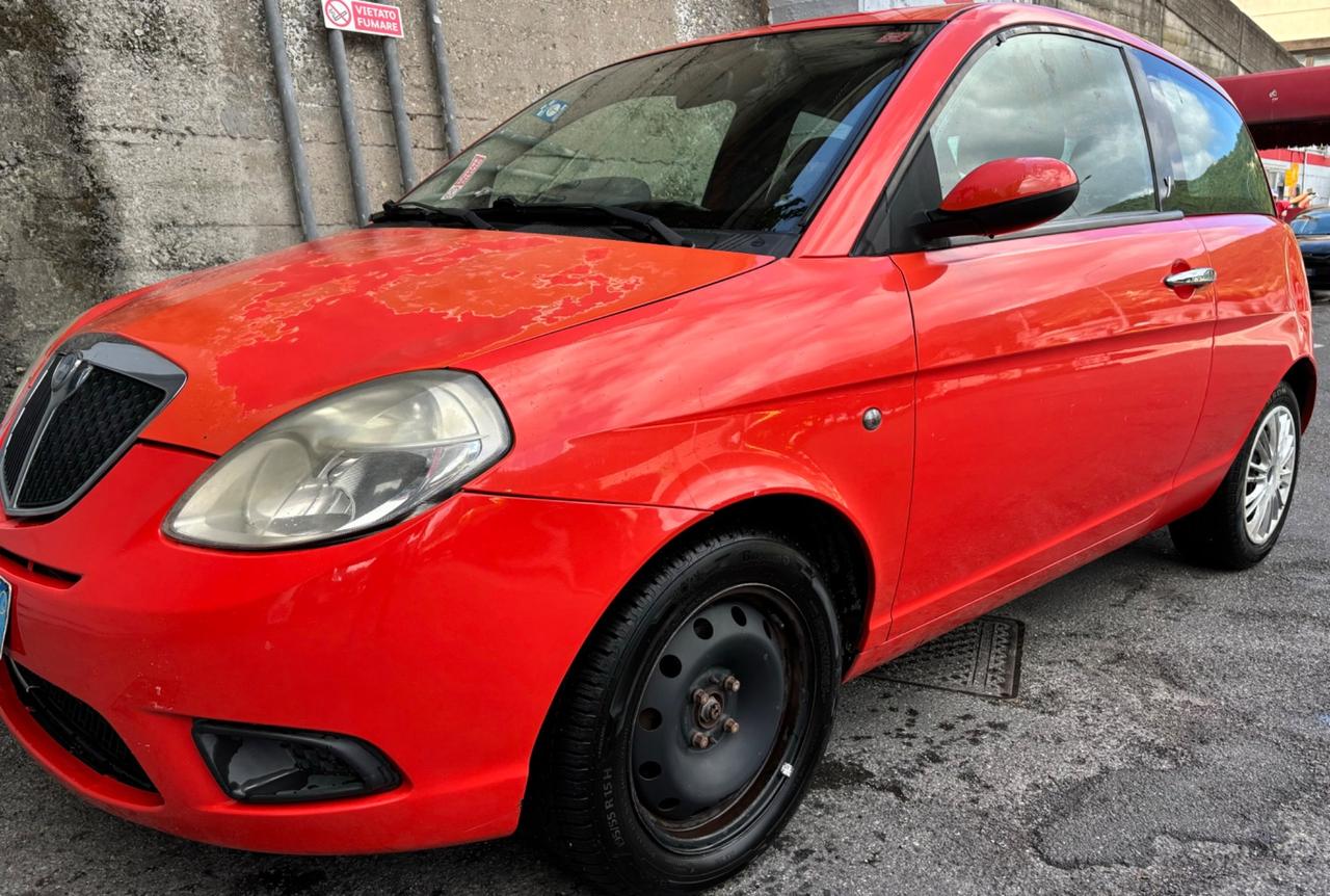 Lancia Ypsilon 1.3 MJT 75 CV Platino