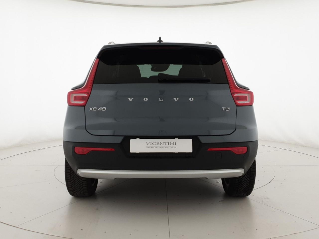 Volvo XC40 1.5 t3 momentum core 163cv auto my21