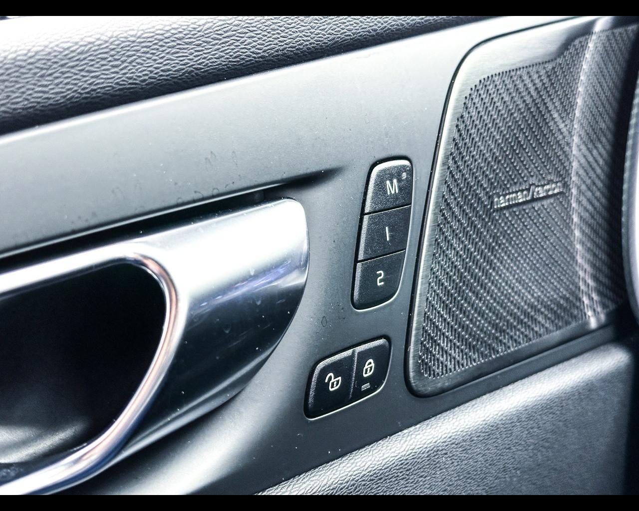 VOLVO XC60 (2017-->) - XC60 B4 (d) AWD automatico Plus Dark