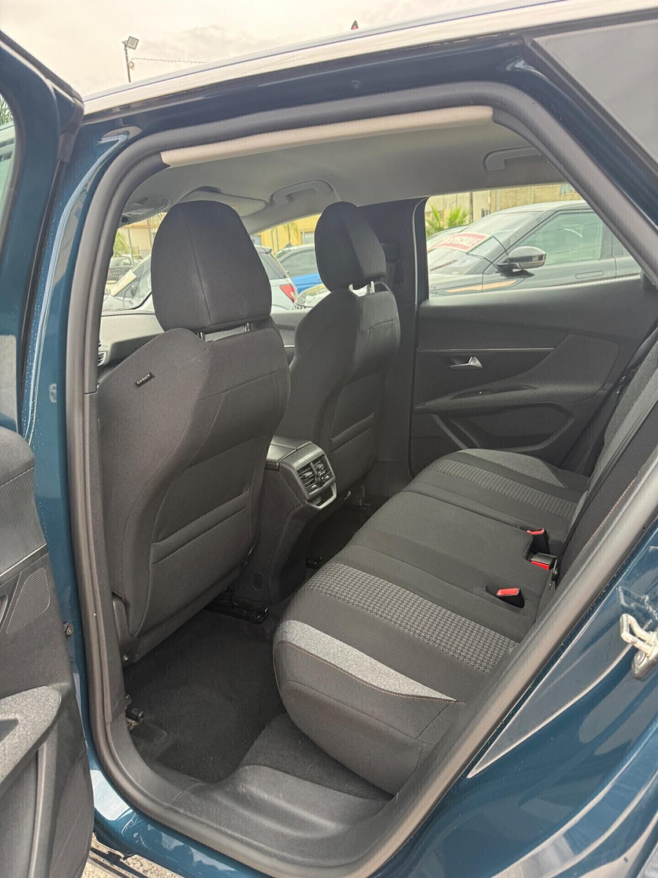 Peugeot 3008 BlueHDi 130 S&S EAT8 Allure