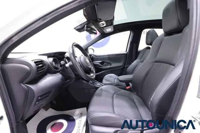 TOYOTA Yaris 1.5 HYBRID 5 PORTE LOUNGE FARI LED TETTO PANORAMA