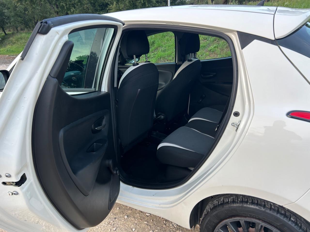 Lancia Ypsilon 1.2 69 CV 5 porte Silver