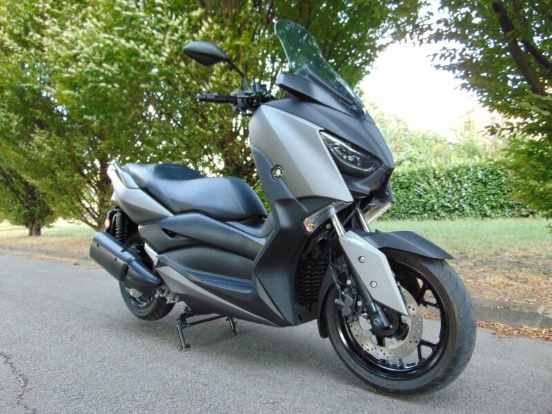 Yamaha X-Max 300
