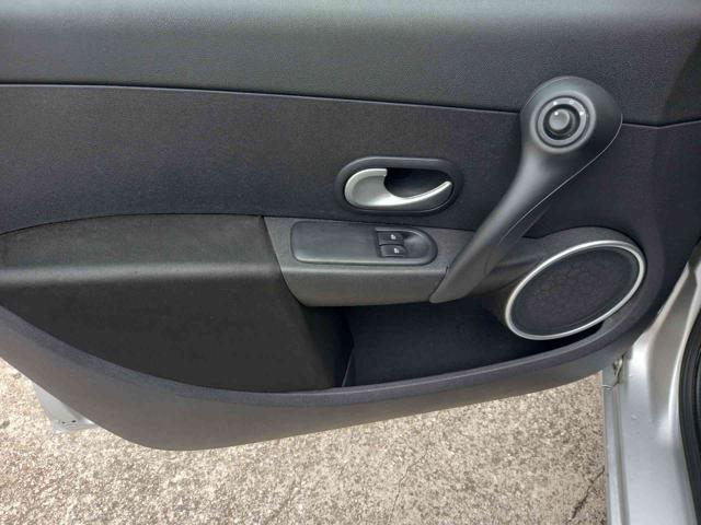 RENAULT Clio 1.2 16V 5 porte Luxe neopatentati