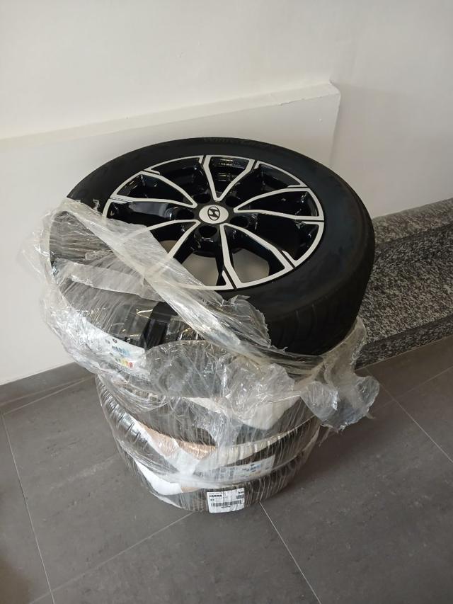 HYUNDAI Kona 1.6 CRDI 115 CV XTech +SET GOMME/CERCHI INVERNALI