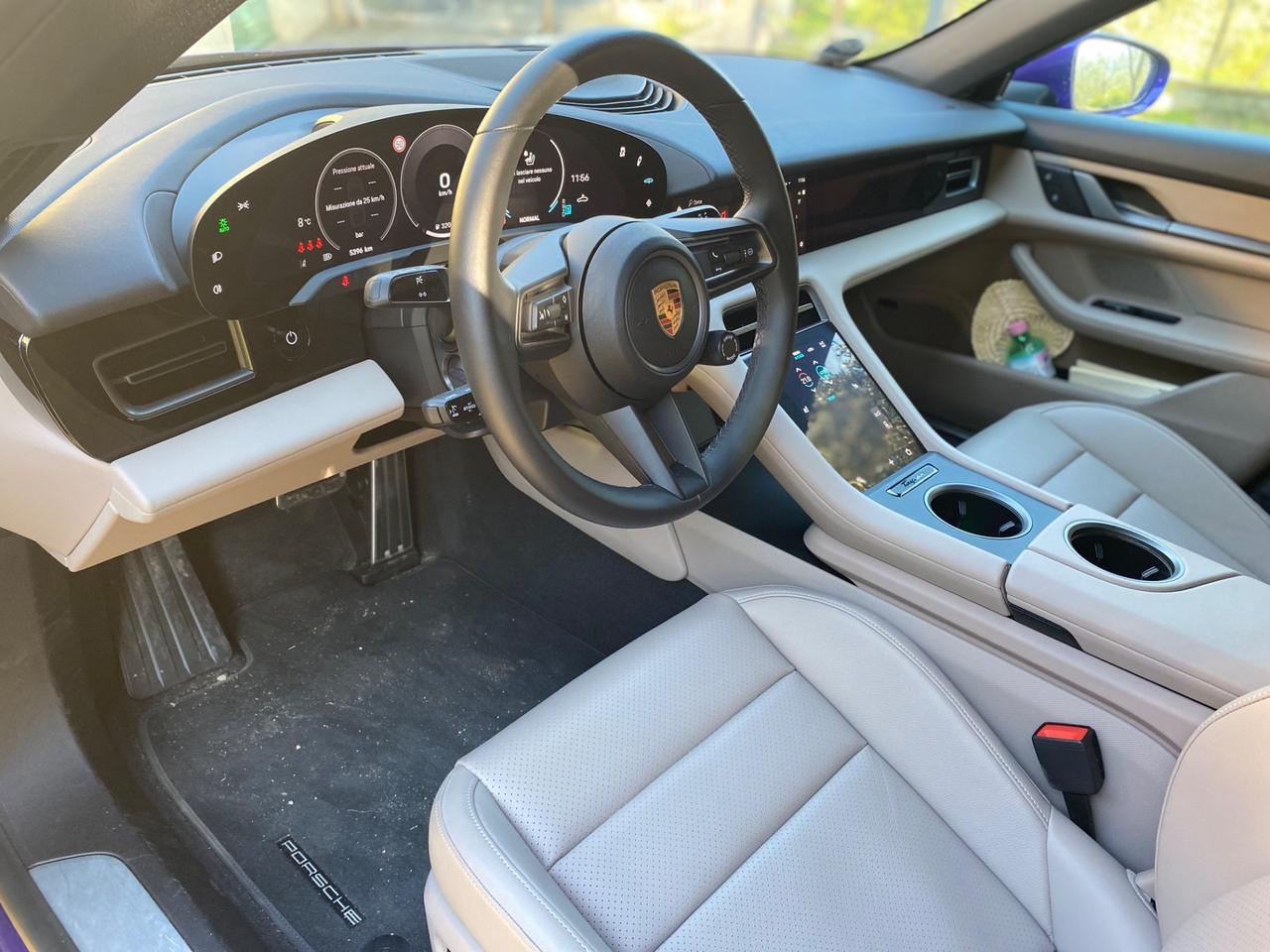 Porsche Taycan anno 2024 km 5400 ! Noleggio lungo termine