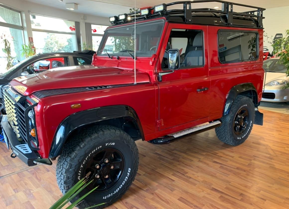 Land Rover Defender 90 2.4 TD4 Station Wagon SE