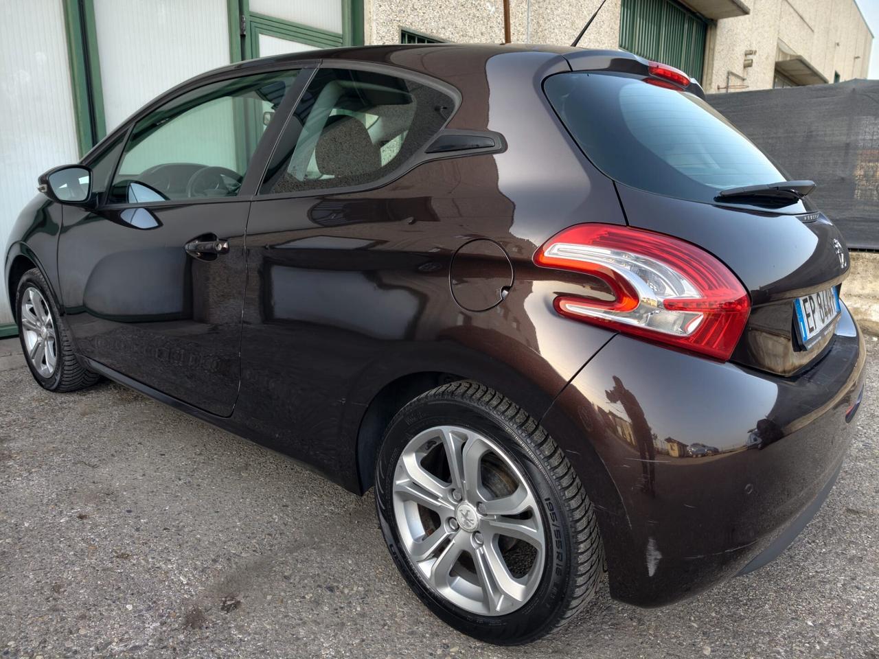 Peugeot 208 1.2 BENZINA NEOPATENTATI 3 PORTE 2012