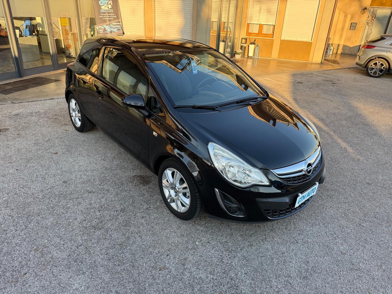 Opel Corsa 1.2 Benzina- Neopatentati