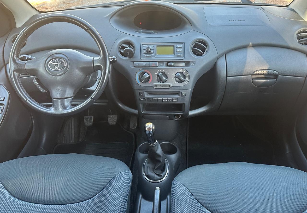 Toyota Yaris 1.0 5 porte