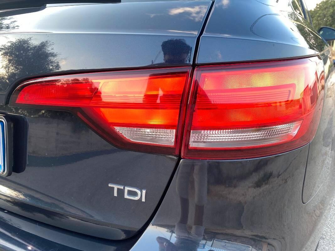 Audi A4 Avant 30 2.0 tdi Business Sport 122cv s-tronic my16