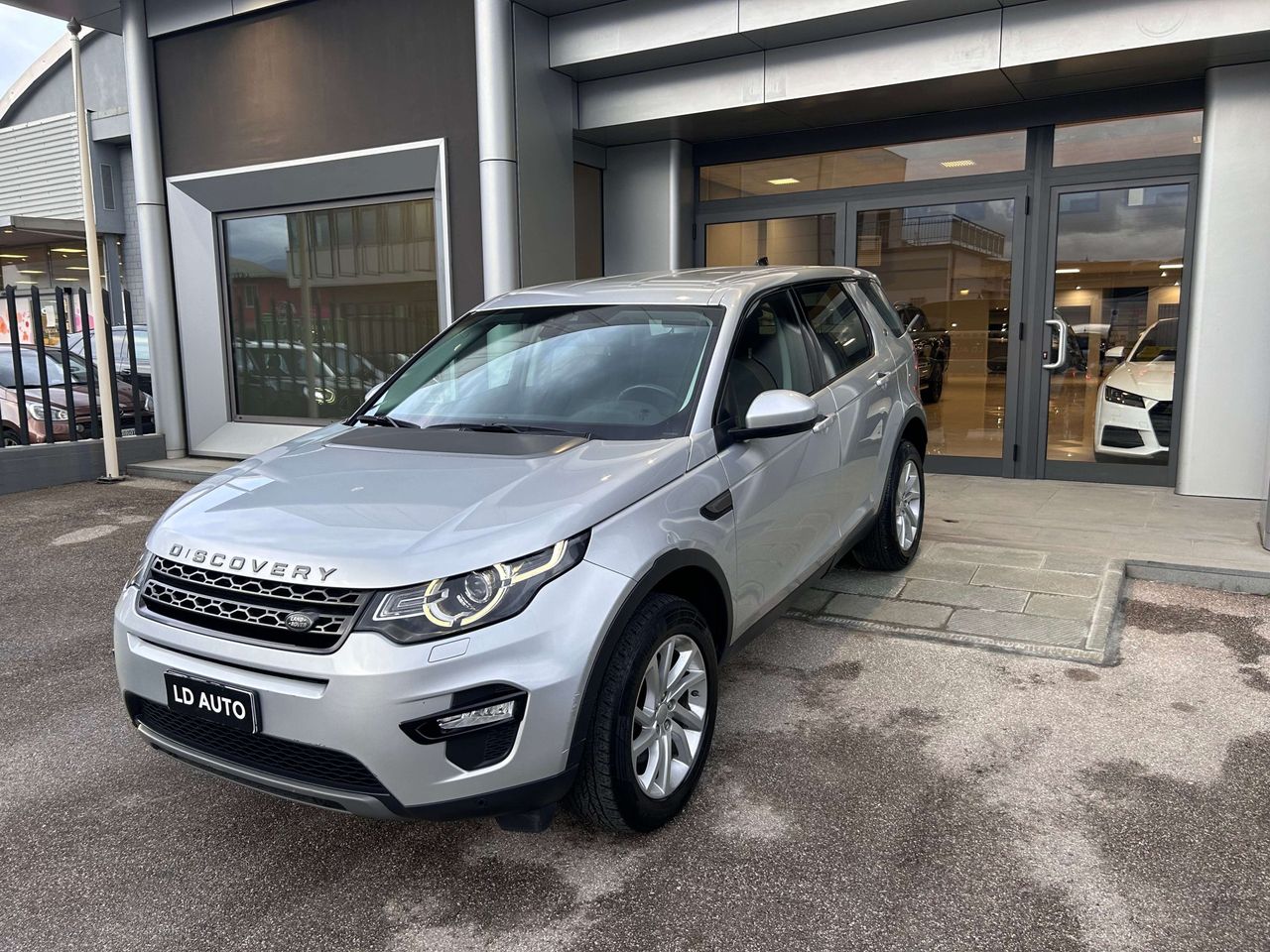 Land Rover Discovery Sport 2019 photo 3