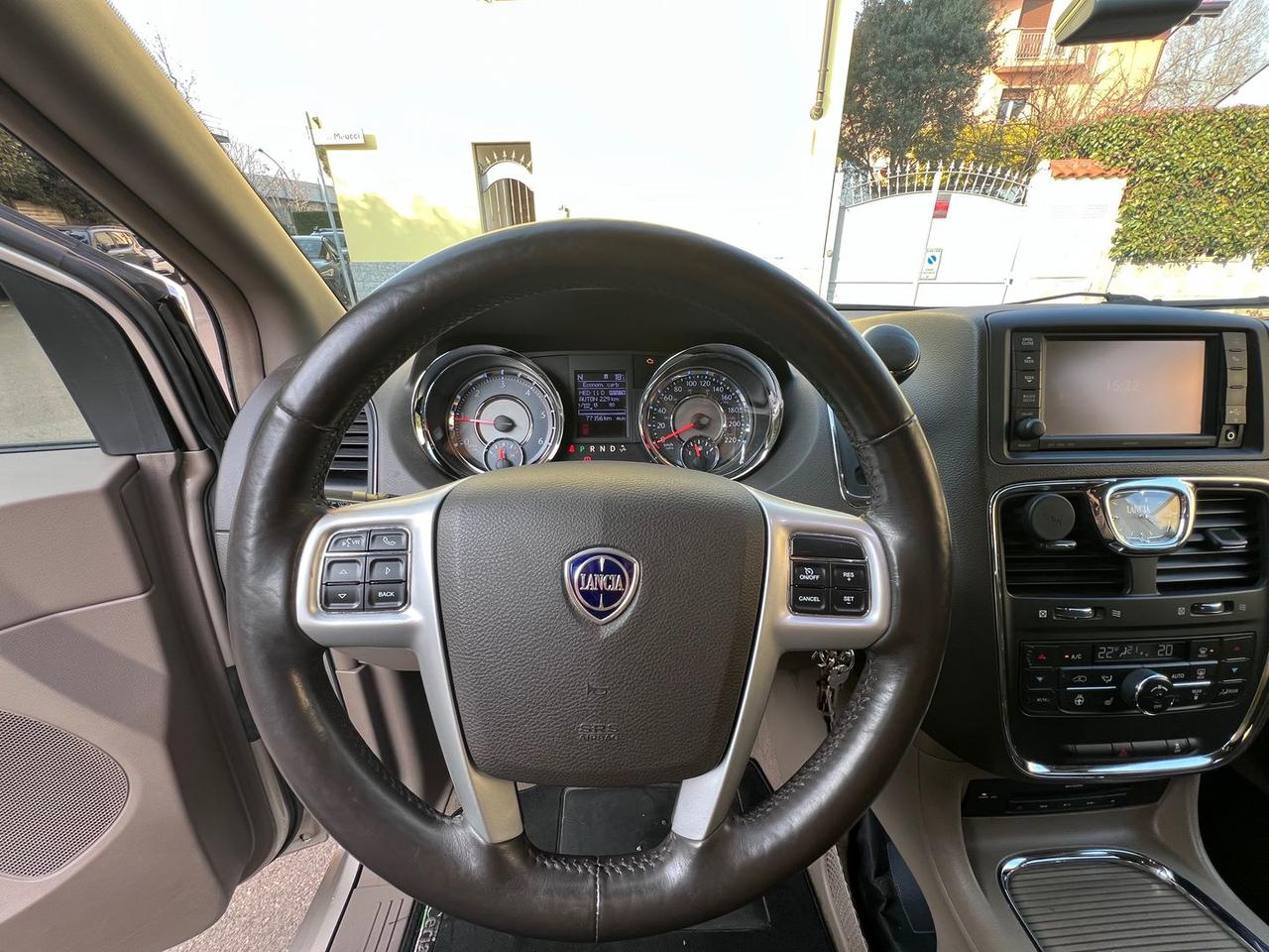 Lancia Voyager 2.8 D Platinum #9528