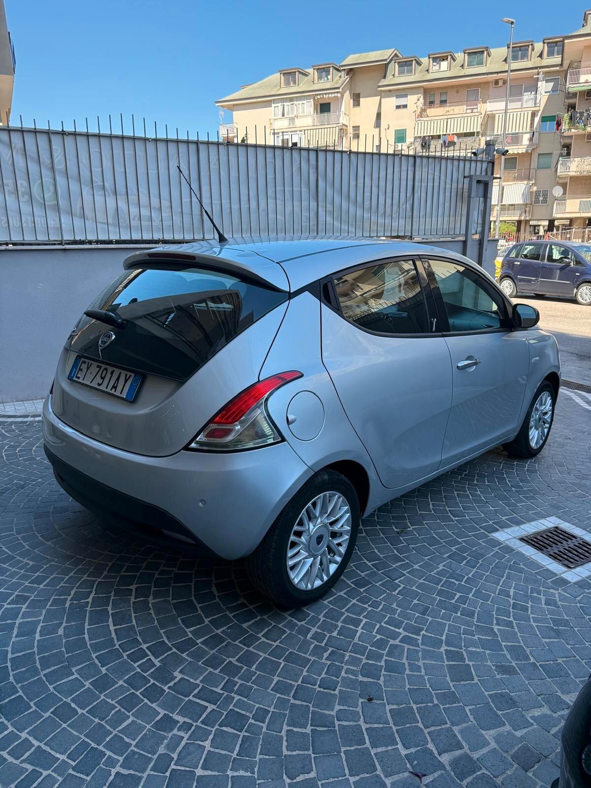 Lancia Ypsilon 1.2 69 CV 5 porte Gold