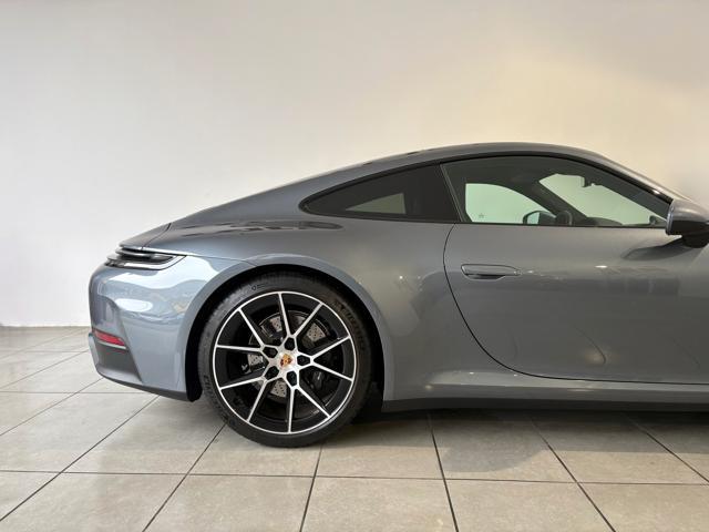 PORSCHE 992 Carrera