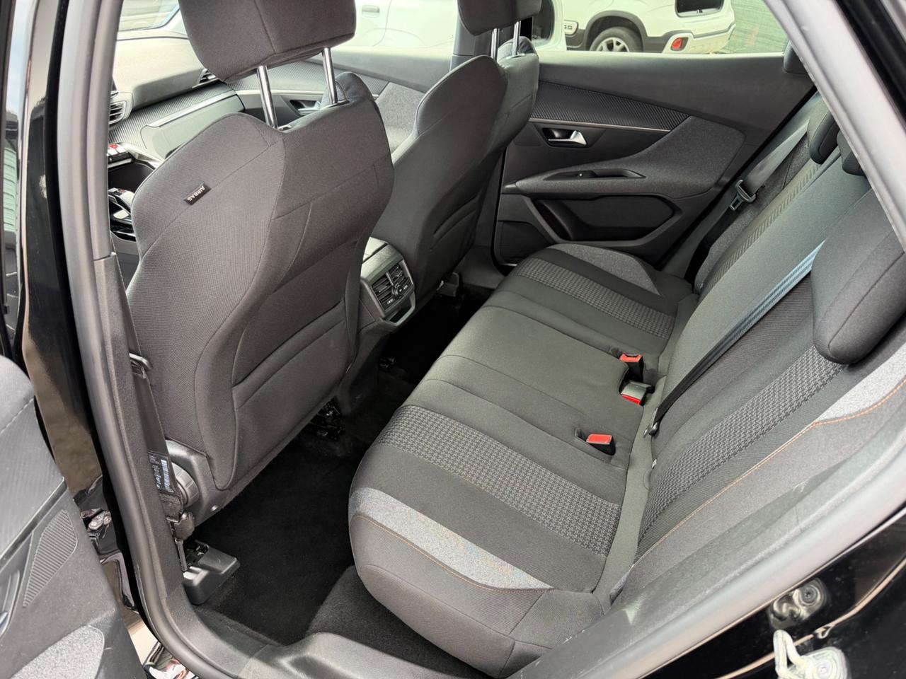 Peugeot 3008 BlueHDi 130 S&S Active Pack