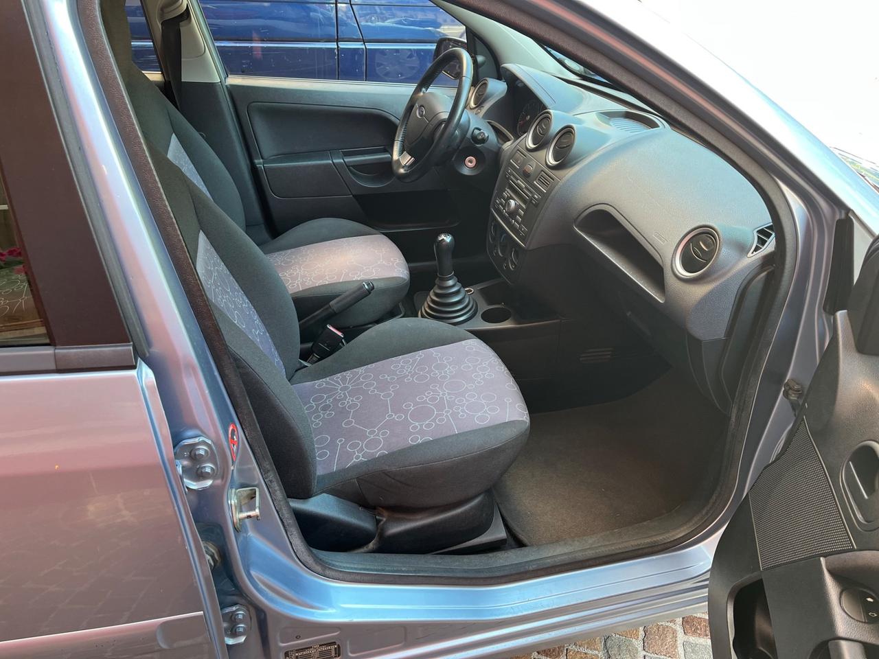 Ford Fiesta 1.2 16V 5porte - NEOPATENTATI