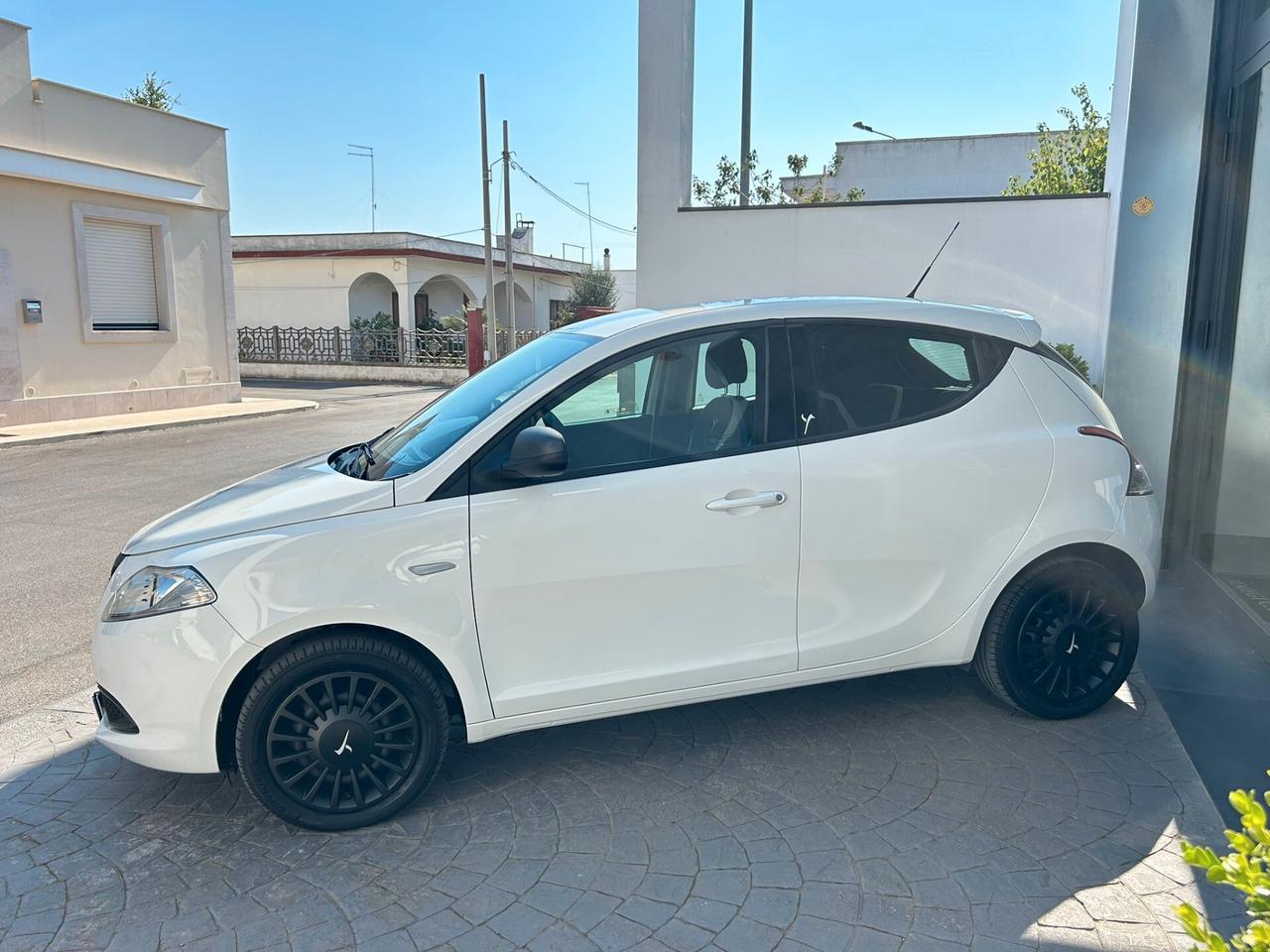 Lancia Ypsilon 1.2 51Kw ELEFANTINO Km104.000-2015